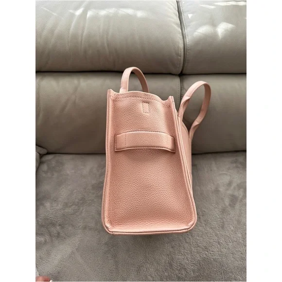 美品⭐︎Marc Jacobs Thompson ピンクベージュ レザー バッグ Marc Jacobs - The Leather Medium Tote Bag in Rose (with Extra Strap)